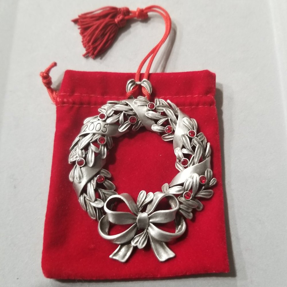 Avon 2005 Wreath Pewter Ornament